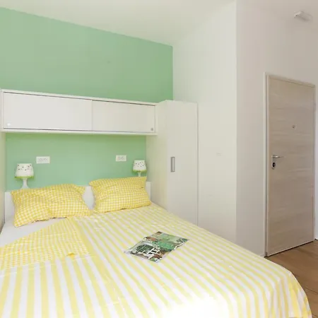 카르멘 아파트 *