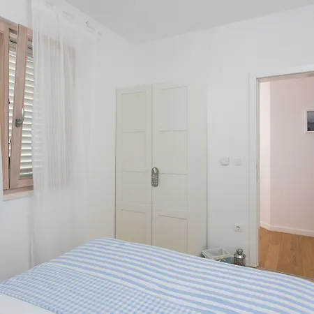 카르멘 아파트 *