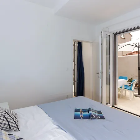 Karmen דוברובניק